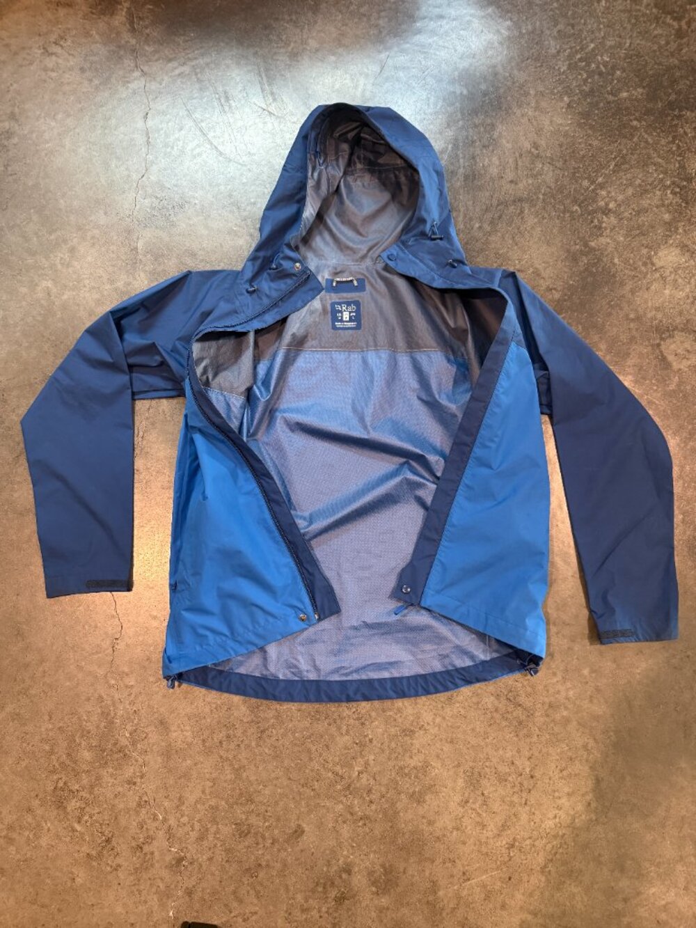 Rab Rain Shell Medium - Picture 2 of 4